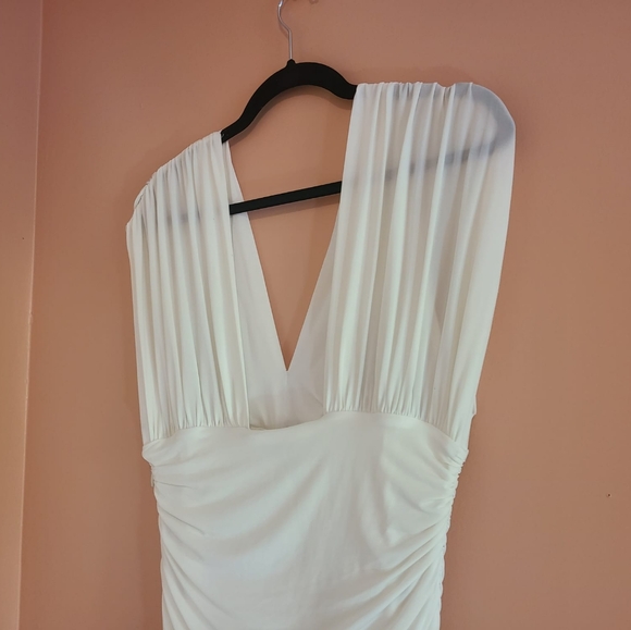 NWOT BCBGMaxAzaria White Ruffled Bodycon Dress 💋🌴 - Picture 11 of 13